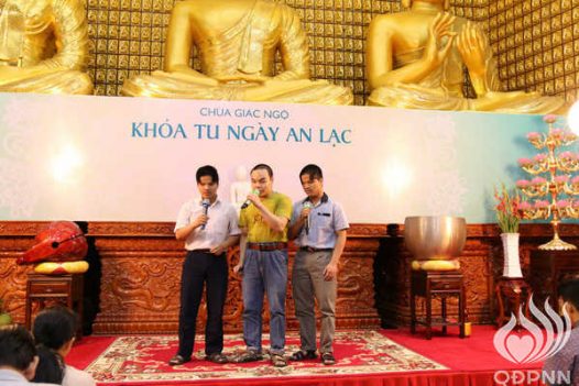 “TRAO TẶNG YÊU THƯƠNG” CHO NGƯỜI KHIẾM THỊ (C104)