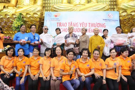 “TRAO TẶNG YÊU THƯƠNG” CHO 500 NGƯỜI KHIẾM THỊ TẠI CHÙA GIÁC NGỘ (C119)