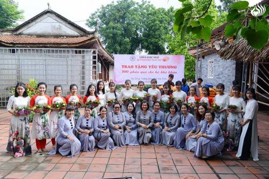 CÚNG DƯỜNG TRAI TĂNG VÀ TẶNG QUÀ CHO CÁC HỘ KHÓ KHĂN TẠI CHÙA TƯỢNG SƠN (HÀ TĨNH) (C168)