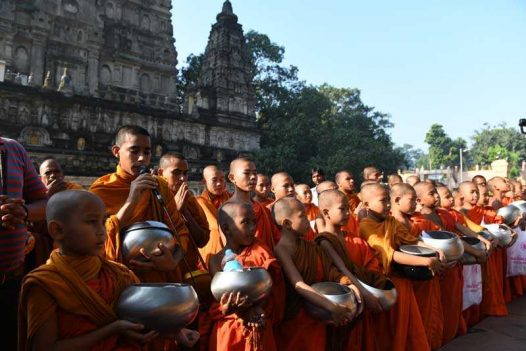 CÚNG DƯỜNG CHƯ TĂNG VÀ TỪ THIỆN TẠI ẤN ĐỘ (C185)