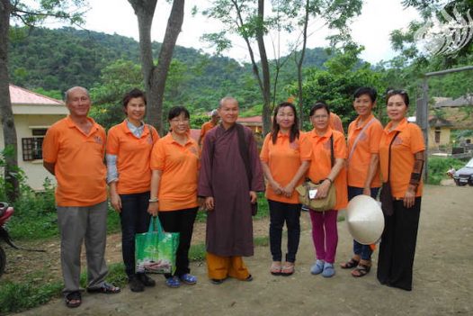 TRAO TẶNG QUÀ CHO ĐỒNG BÀO NGHÈO TẠI BIÊN GIỚI VIỆT-LÀO – C49
