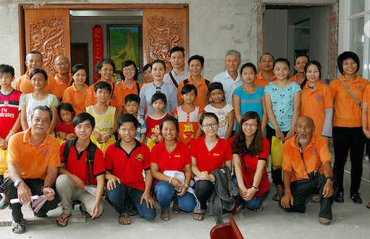 TRAO TẶNG YÊU THƯƠNG” CHO NGƯỜI KHIẾM THỊ, BỆNH NHÂN UNG BƯỚU VÀ TRẺ EM CƠ NHỠ – C50