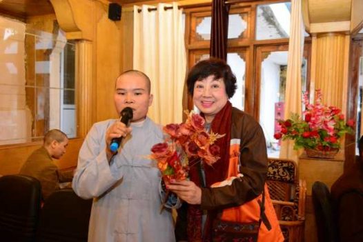 CÚNG DƯỜNG TRAI TĂNG CHO CÁC TĂNG NI SINH TẠI ẤN ĐỘ – 9/2015 (C56)