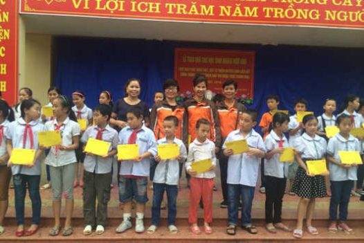 TRAO TẶNG HỌC BỔNG CHO HỌC SINH NGHÈO THANH HÓA VỚI CHỦ ĐỀ “ĐẠO LÀM CON” – C58B