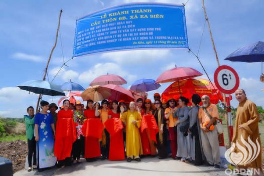 Lễ khánh thành “Nhịp cầu yêu thương” tại Đắk Lắk – C72d