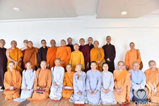 CÚNG DƯỜNG 36 VỊ TĂNG NI DU HỌC TẠI SRI LANKA – C94