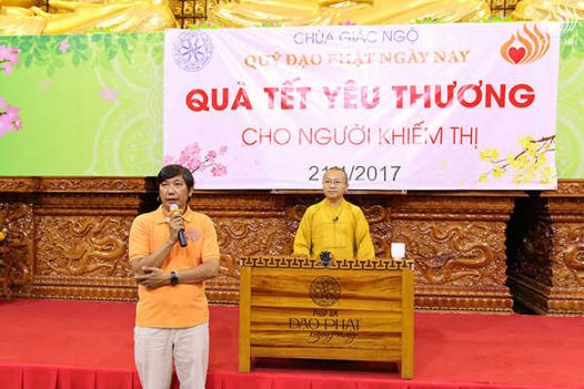 QUÀ TẾT YÊU THƯƠNG CHO NGƯỜI MÙ TẠI CHÙA GIÁC NGỘ – C95