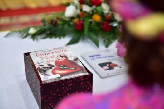 ẤN TỐNG SÁCH “CHÌA KHÓA HẠNH PHÚC GIA ĐÌNH” NĂM 2015 (C46)