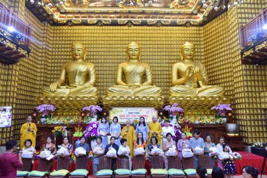 “QUÀ TẾT YÊU THƯƠNG”  CHO HỘ NGHÈO PHƯỜNG 3, QUẬN 10 (C148)