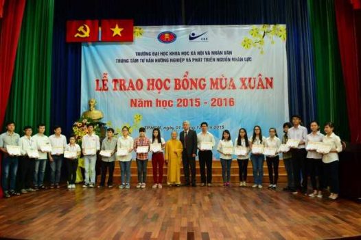 TRAO TẶNG HỌC BỔNG CHO SINH VIÊN TRƯỜNG ĐẠI HỌC KHXH&NV TP. HCM – C61