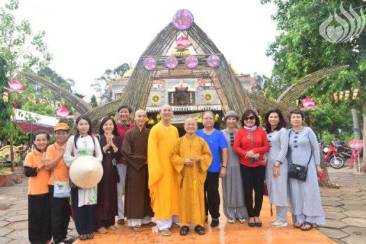 THAM DỰ LỄ VU LAN VÀ TRAO TẶNG QUÀ CHO NGƯỜI NGHÈO TẠI ĐỒNG THÁP – C82