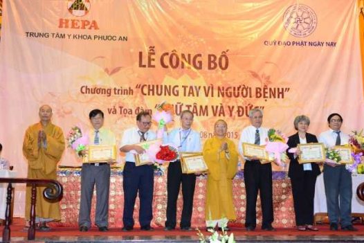 CÔNG BỐ CHƯƠNG TRÌNH “CHUNG TAY VÌ NGƯỜI BỆNH”
