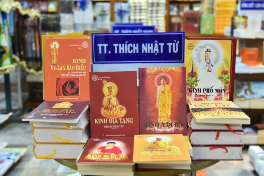 ẤN TỐNG BỘ 8 QUYỂN “KINH TỤNG CĂN BẢN” DO THẾ GIỚI TỪ THIỆN CÚNG DƯỜNG (C175)