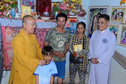 TỔNG KẾT CHƯƠNG TRÌNH  CÚNG DƯỜNG TRAI TĂNG VÀ TRAO QUÀ CHO 183 HỘ DÂN Ở TÂY NINH (C225)