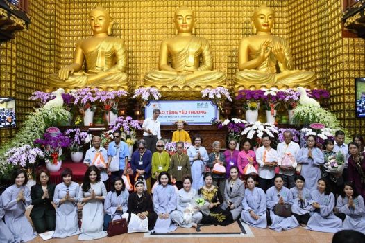 TỔNG KẾT CHƯƠNG TRÌNH TRAO TẶNG YÊU THƯƠNG CHO 800 NGƯỜI KHIẾM THỊ (C231)