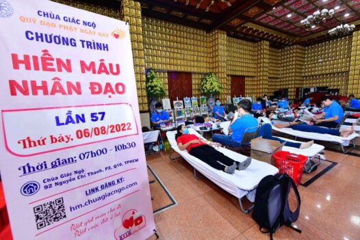 HƠN 300 NGƯỜI PHÁT TÂM HIẾN MÁU NHÂN ĐẠO TẠI CHÙA GIÁC NGỘ (HM 57)