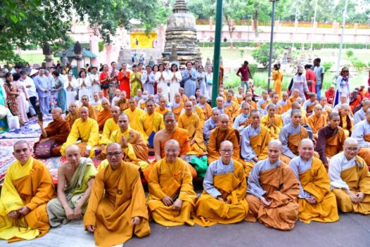 CÚNG DƯỜNG TRAI TĂNG VÀ TỪ THIỆN TẠI ẤN ĐỘ (C297)