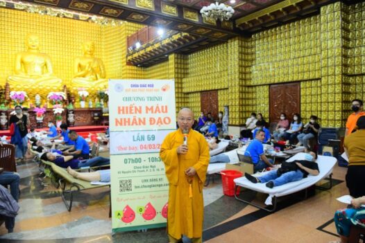 Gần 450 Tăng Ni, Phật tử Hiến máu nhân đạo tại Chùa Giác Ngộ (Q.10) (HM69)