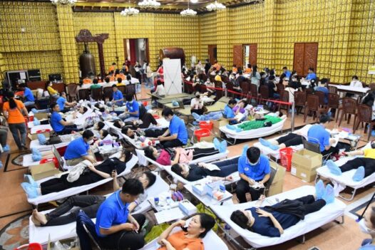 HƠN 500 TÌNH NGUYỆN VIÊN HIẾN MÁU NHÂN ĐẠO TẠI CHÙA GIÁC NGỘ, TP.HCM  (HM71)