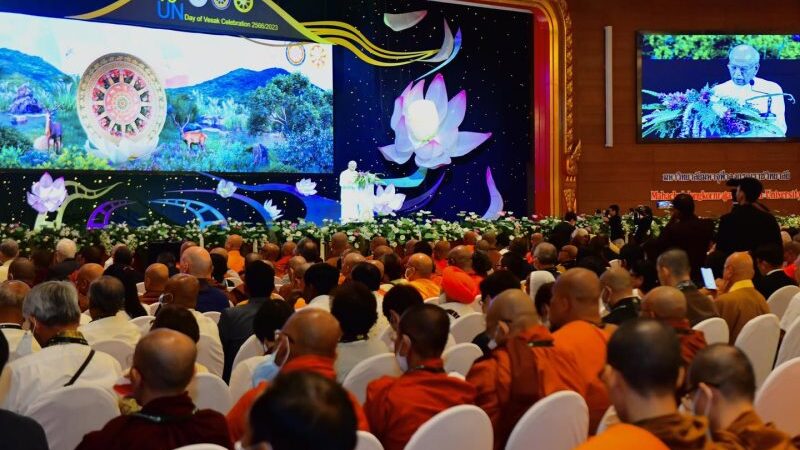 Phiên tọa đàm với chủ đề: “Trí tuệ Phật giáo đạt được hòa bình thế giới” trong đại lễ Vesak tổ chức tại trường Đại học Mahachulalongkorn, Ayutthaya, Thái Lan. Ngày 1-6-2023