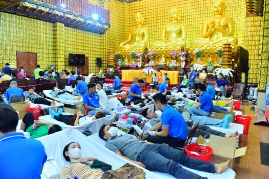 CHÙA GIÁC NGỘ: GẦN 450 TĂNG NI, PHẬT TỬ HƯỞNG ỨNG HIẾN MÁU VÌ SỨC KHỎE CỘNG ĐỒNG (HM77)