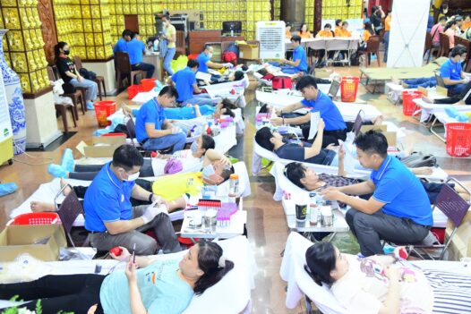 CHÙA GIÁC NGỘ: GẦN 350 TÌNH NGUYỆN VIÊN HIẾN MÁU NHÂN ĐẠO CÚNG DƯỜNG MÙA PHẬT ĐẢN (HM92)