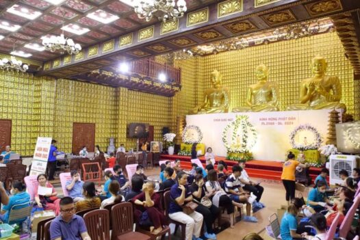 SAN SẺ GIỌT MÁU HỒNG TRONG MÙA PHẬT ĐẢN (HM93)