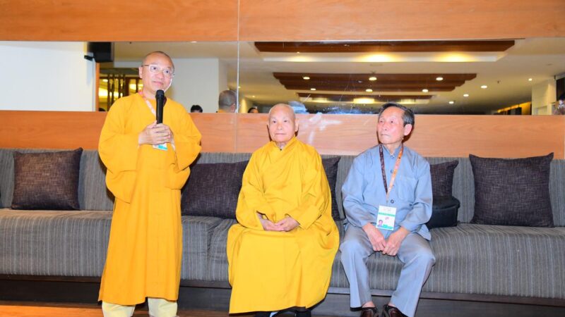 Hoà thượng Chủ tịch Giáo hội Phật giáo Việt Nam khích lệ tăng ni sinh du học tại Thái Lan
