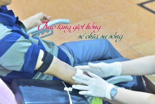 GẦN 200 TÌNH NGUYỆN VIÊN TRAO TẶNG GIỌT HỒNG – SẺ CHIA SỰ SỐNG (HM105)