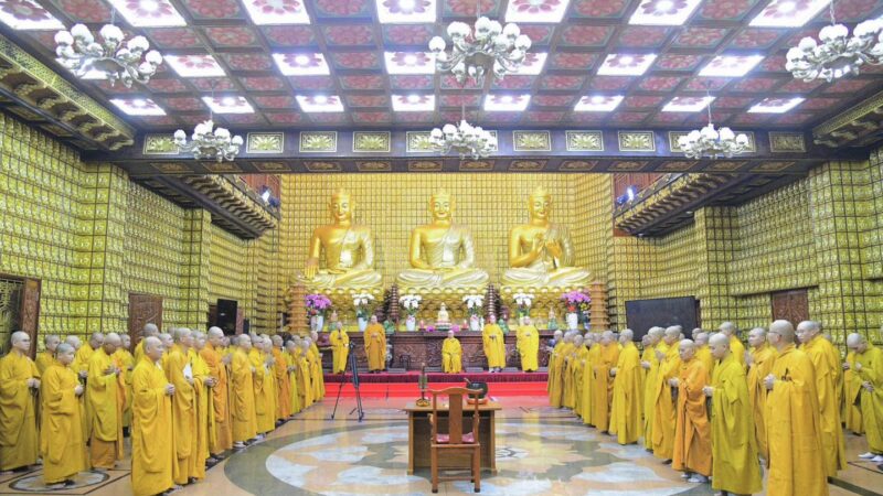 TP.HCM: CHƯ TĂNG LIÊN PHƯỜNG TRANG NGHIÊM THIẾT LỄ BỐ-TÁT TẠI CHÙA GIÁC NGỘ