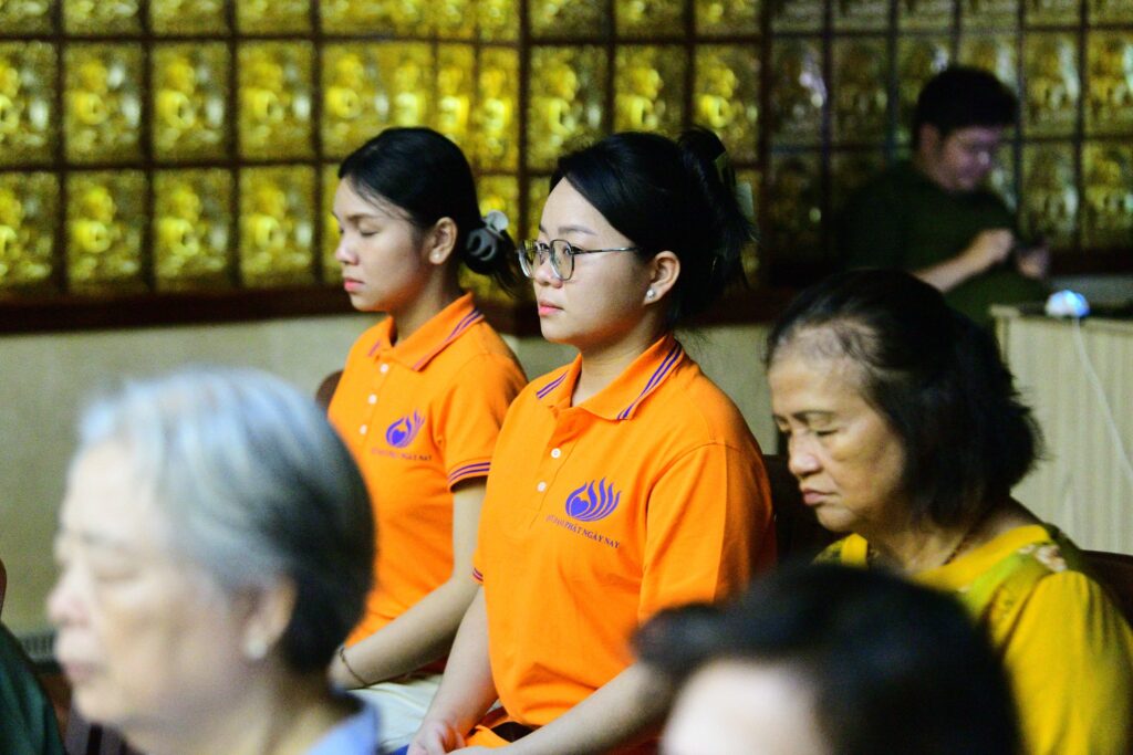 TỌA THIỀN GIẢ – ĐĂNG PHẬT CHI CẢNH