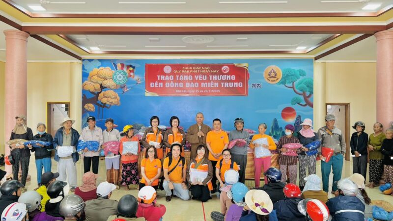 HỖ TRỢ 300 HỘ DÂN GẶP KHÓ KHĂN DO THIÊN TAI TẠI ĐIỂM CHÙA DƯƠNG SƠN (GIA LAI)