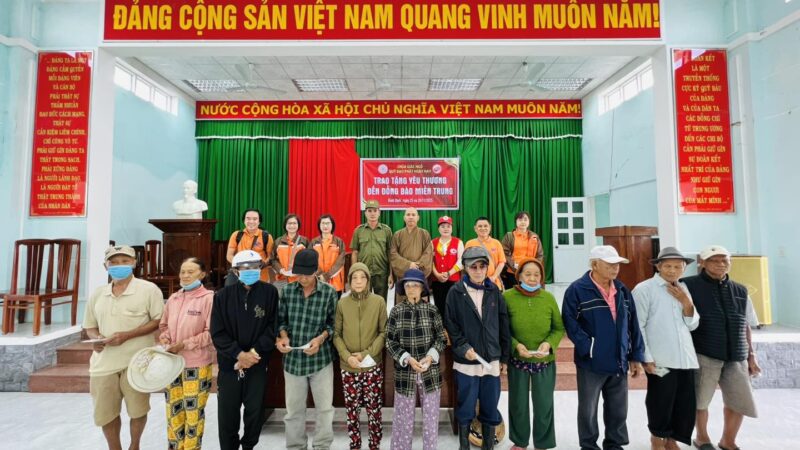 TRAO TẶNG 150 TRIỆU ĐỒNG CHO 300 HỘ DÂN TẠI XÃ TUY PHƯỚC ĐÔNG (GIA LAI)