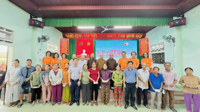 ĐIỂM THỨ TƯ TRONG HÀNH TRÌNH THIỆN SỰ –  TRAO 200 PHẦN QUÀ TẠI PHƯỜNG PHONG DINH (TP.HUẾ)