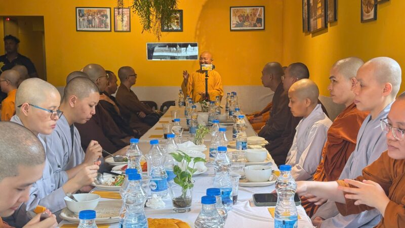 Thầy Nhật Từ gặp gỡ Tăng Ni du học tại Sri Lanka: chia sẻ lý tưởng phụng sự và tinh thần Phật học ứng dụng