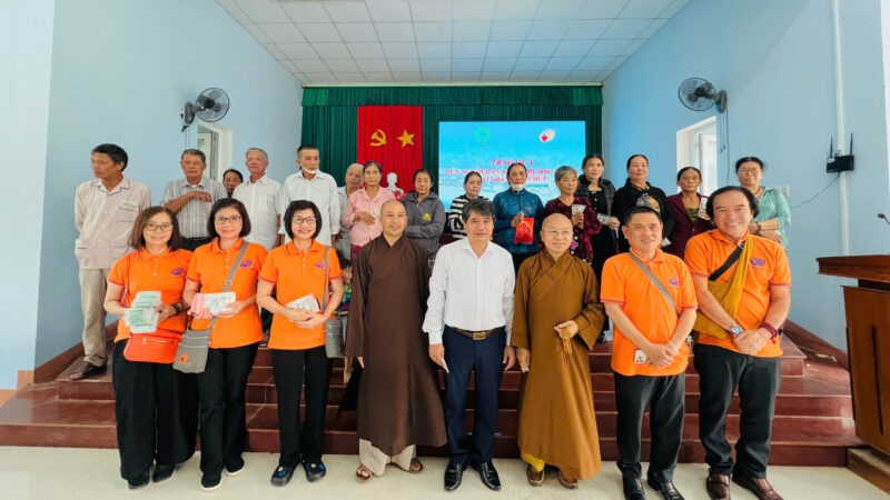 ĐIỂM ĐẾN THỨ HAI TẠI TP.HUẾ -SẺ CHIA KHÓ KHĂN 200 HỘ DÂN XÃ ĐAN ĐIỀN SAU LŨ