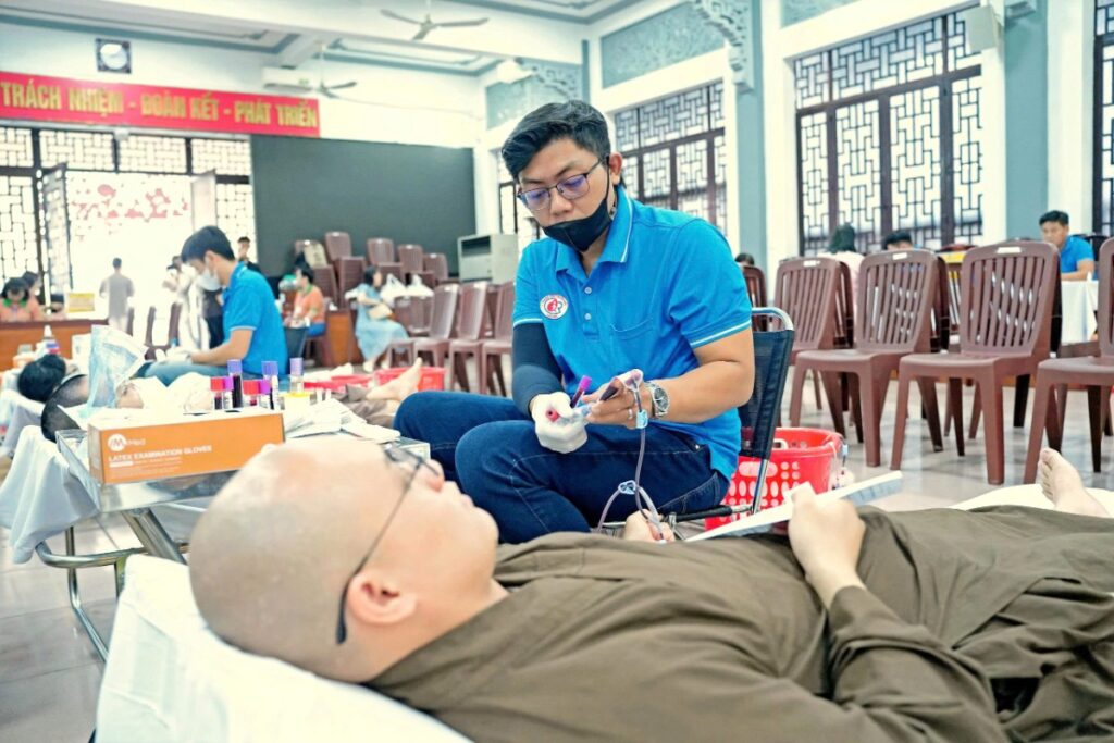LAN TỎA HẠNH NGUYỆN TỪ BI QUA CHƯƠNG TRÌNH HIẾN MÁU CỨU NGƯỜI TẠI THIỀN VIỆN QUẢNG ĐỨC