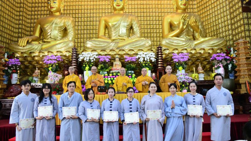 KHÉP LẠI NĂM CŨ TRONG ÁNH ĐẠO VÀNG: TRANG NGHIÊM LỄ QUY Y TAM BẢO CUỐI NĂM TẠI CHÙA GIÁC NGỘ