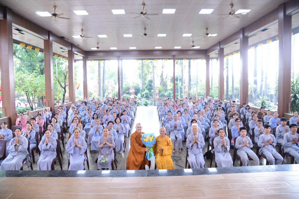 THẦY NHẬT TỪ CHIA SẺ PHƯƠNG PHÁP THẢN NHIÊN ĐỂ AN YÊN TẠI CHÙA PHÁP BẢO