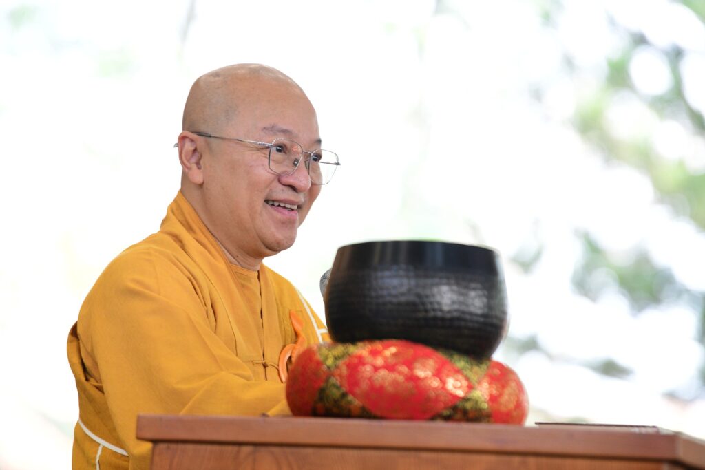 THẦY NHẬT TỪ CHIA SẺ PHƯƠNG PHÁP THẢN NHIÊN ĐỂ AN YÊN TẠI CHÙA PHÁP BẢO