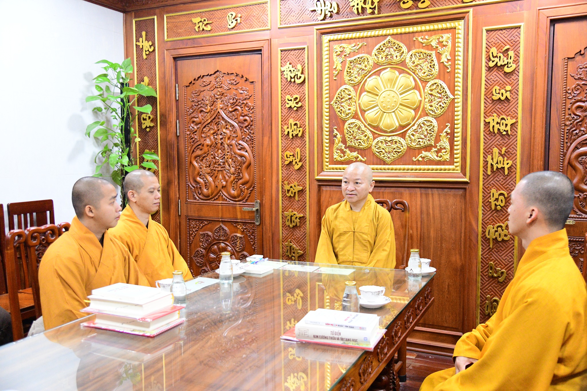 LỚP CAO ĐẲNG PHẬT HỌC ĐỒNG NAI CHÚC TẾT THƯỢNG TỌA THÍCH NHẬT TỪ