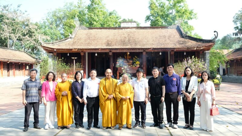 PHÁI ĐOÀN BỘ Y TẾ DÂNG HƯƠNG TƯỞNG NIỆM NHÂN LỄ GIỖ LẦN THỨ 235 ĐẠI DANH Y HẢI THƯỢNG LÃN ÔNG LÊ HỮU TRÁC VÀ LỄ PHẬT ĐẦU NĂM TẠI CHÙA TƯỢNG SƠN