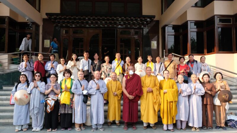 PHẬT TÍCH ẤN ĐỘ – NEPAL (43) Chiều ngày 15/03/2026: Chia sẻ 300 phần quà đến người dân khó khăn tại Bồ Đề Đạo Tràng