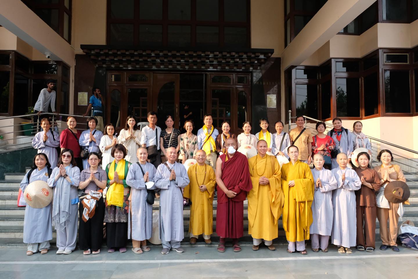 PHẬT TÍCH ẤN ĐỘ – NEPAL (43) Chiều ngày 15/03/2026: Chia sẻ 300 phần quà đến người dân khó khăn tại Bồ Đề Đạo Tràng