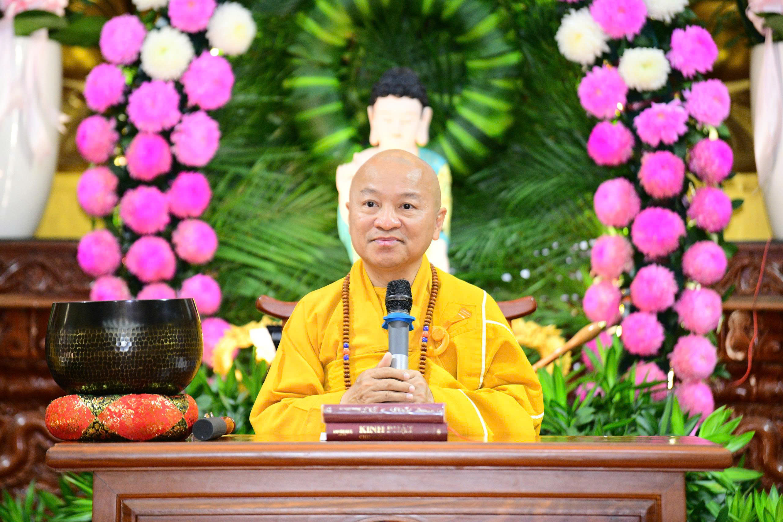 LAN TỎA THÔNG ĐIỆP HÒA BÌNH VÀ PHÁT TRIỂN BỀN VỮNG TỪ TUYÊN NGÔN VÔ TÍCH NHÂN MÙA PHẬT ĐẢN