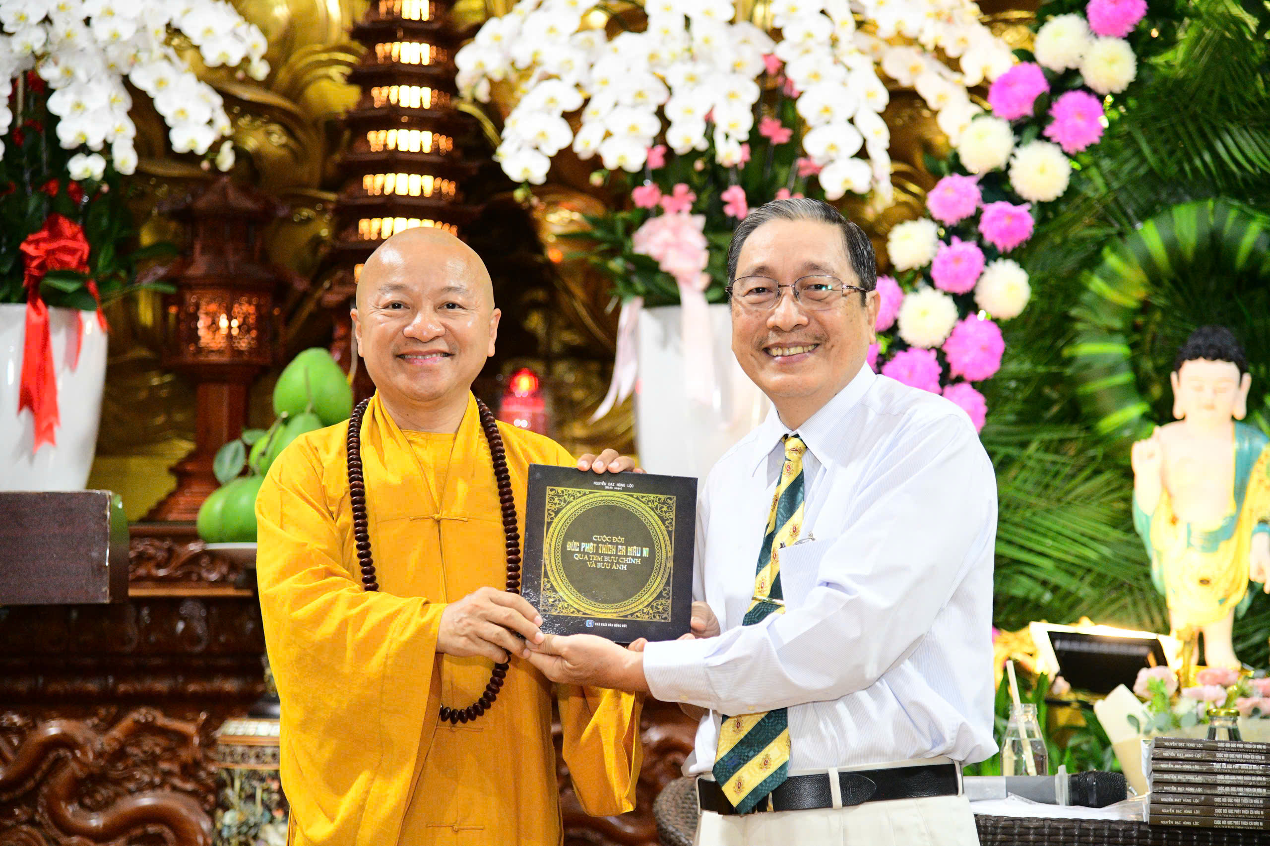 LỄ RA MẮT SÁCH “CUỘC ĐỜI ĐỨC PHẬT THÍCH CA MÂU NI QUA TEM BƯU CHÍNH VÀ BƯU ẢNH” TRONG MÙA PHẬT ĐẢN THIÊNG LIÊNG