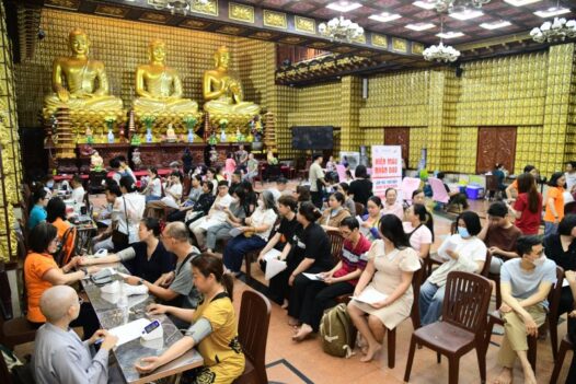 THẮP SÁNG HẠNH NGUYỆN ĐỘ SINH: CHÙA GIÁC NGỘ VÀ HÀNH TRÌNH KẾT NỐI NHỮNG TẤM LÒNG VÀNG (hm132)