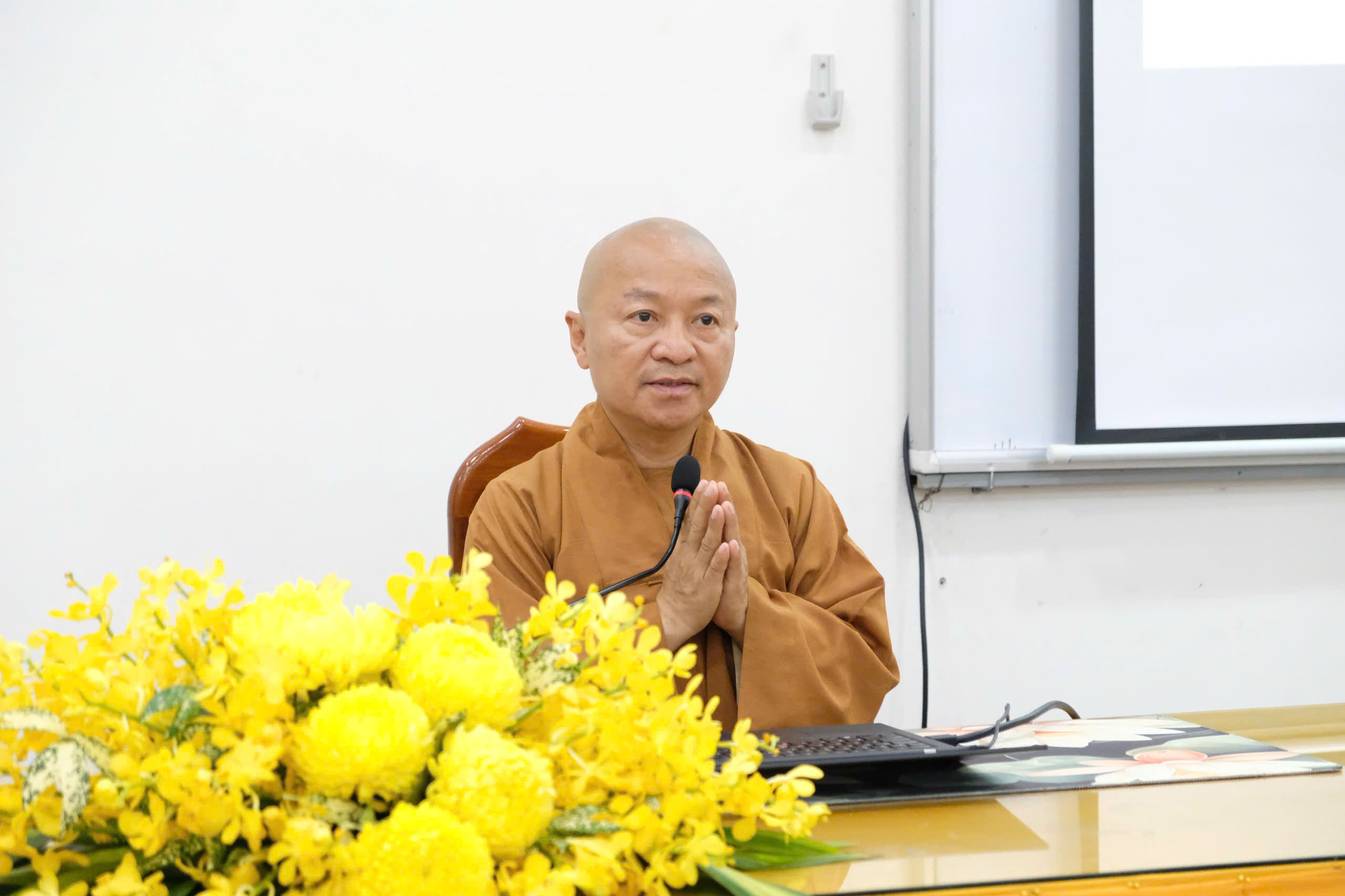 TT. THÍCH NHẬT TỪ: KIẾN LẬP ĐẠO TRÀNG ĐÚNG CHÁNH PHÁP ĐỂ PHỤNG SỰ NHÂN SINH
