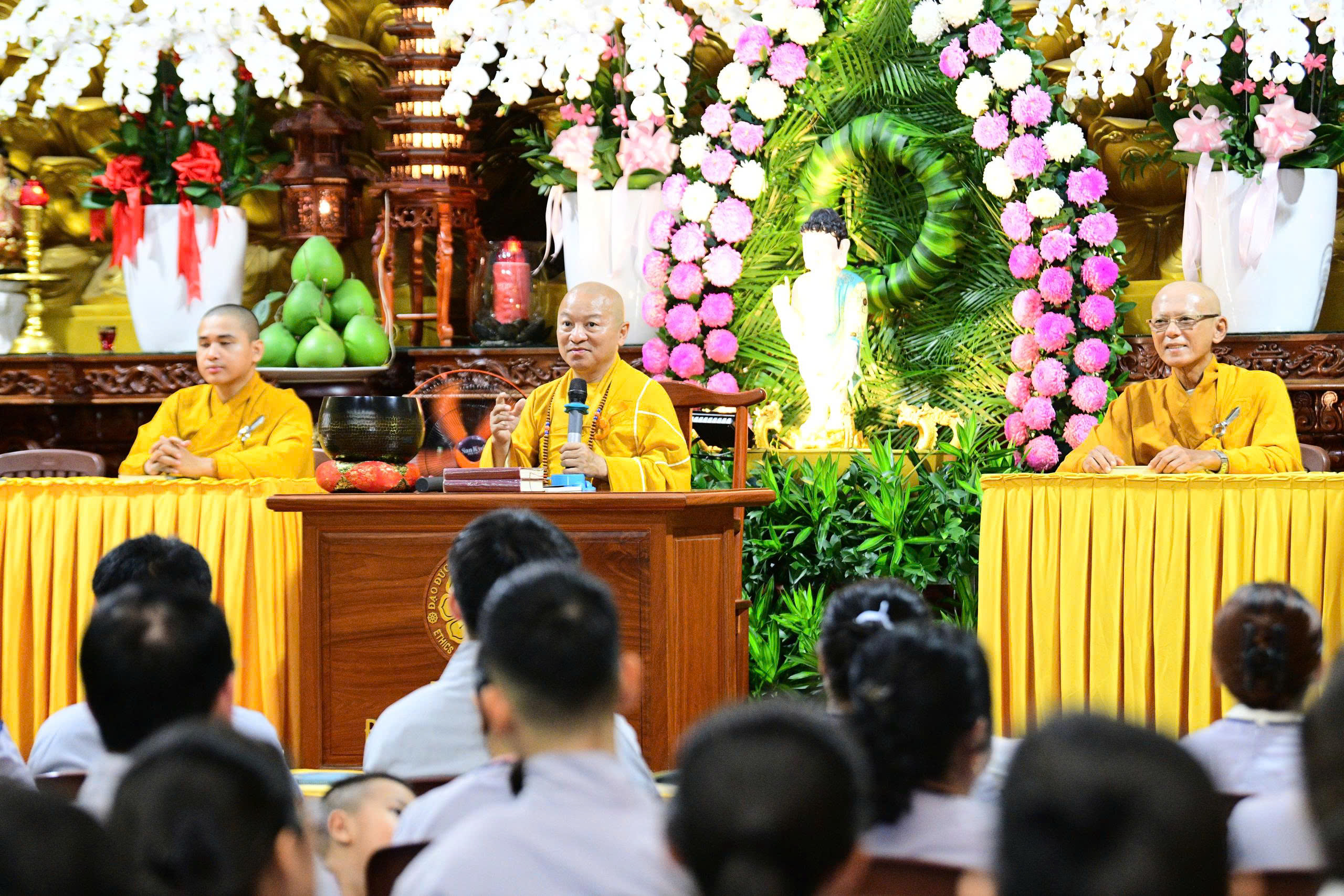 HƯỚNG VỀ TAM BẢO MÙA PHẬT ĐẢN: GẦN 200 PHẬT TỬ PHÁT TÂM QUY Y TẠI CHÙA GIÁC NGỘ