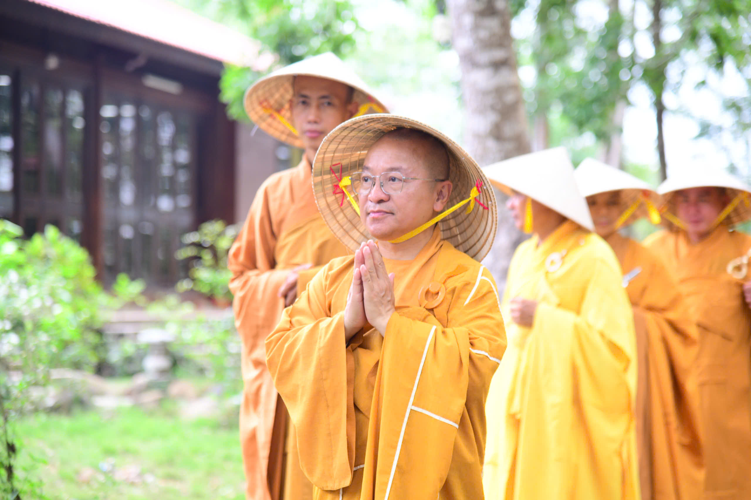 ĂN CƠM TRONG CHÁNH NIỆM VÀ THIỀN HÀNH TẠI HẠ TRƯỜNG CHÙA GIÁC NGỘ